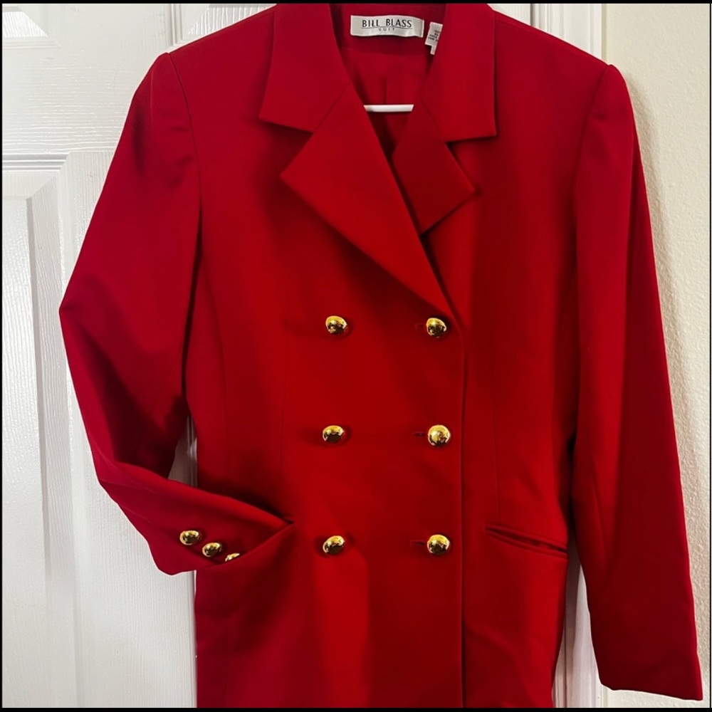 Gorgeous Bill Blass Red double
breasted blazer.  Size: 6